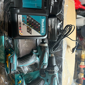 새상품)마끼다 드릴, 임팩드라이버+가방 세트 팝니다