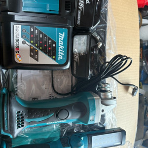 새상품)마끼다 18V 앵글 그라인더, 랜턴+가방 세트