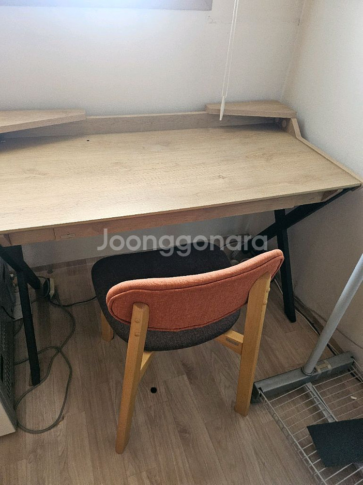 리바트 책상과 의자--0