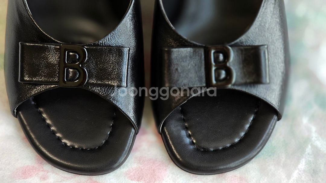 바바라 양가죽 리본 B장식 뮬 샌들(BBG403BK)--8