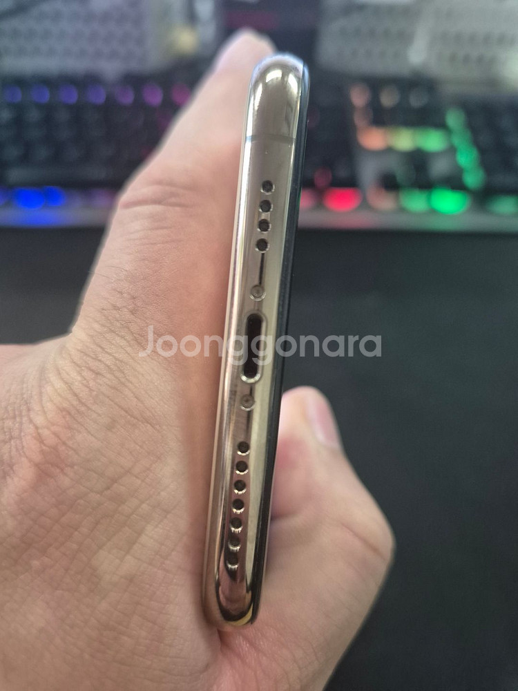 아이폰 XS MAX 64G 골드색상 판매합니다--3
