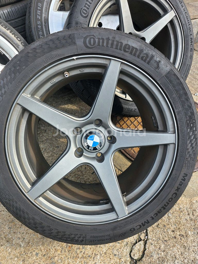 BMW 18인치 블랙 휠 (뒷바퀴 광폭 275/40/--0