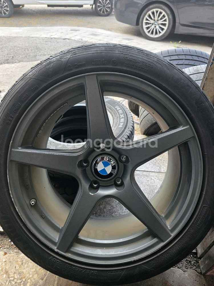 BMW 18인치 블랙 휠 (뒷바퀴 광폭 275/40/--1