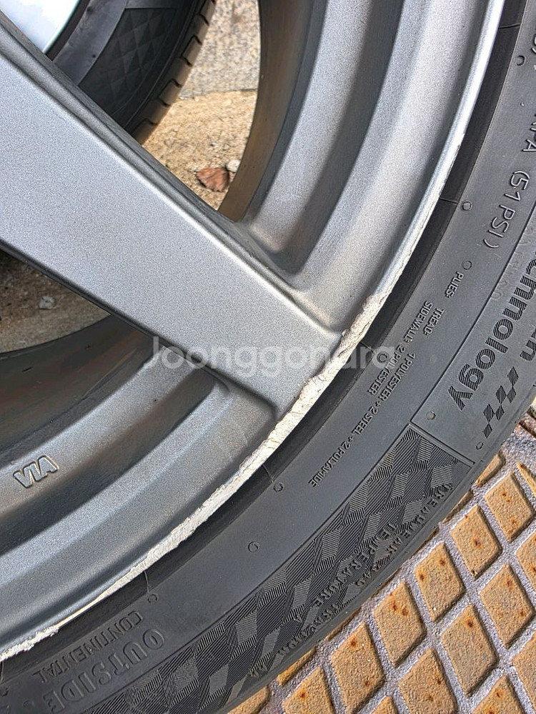 BMW 18인치 블랙 휠 (뒷바퀴 광폭 275/40/--5