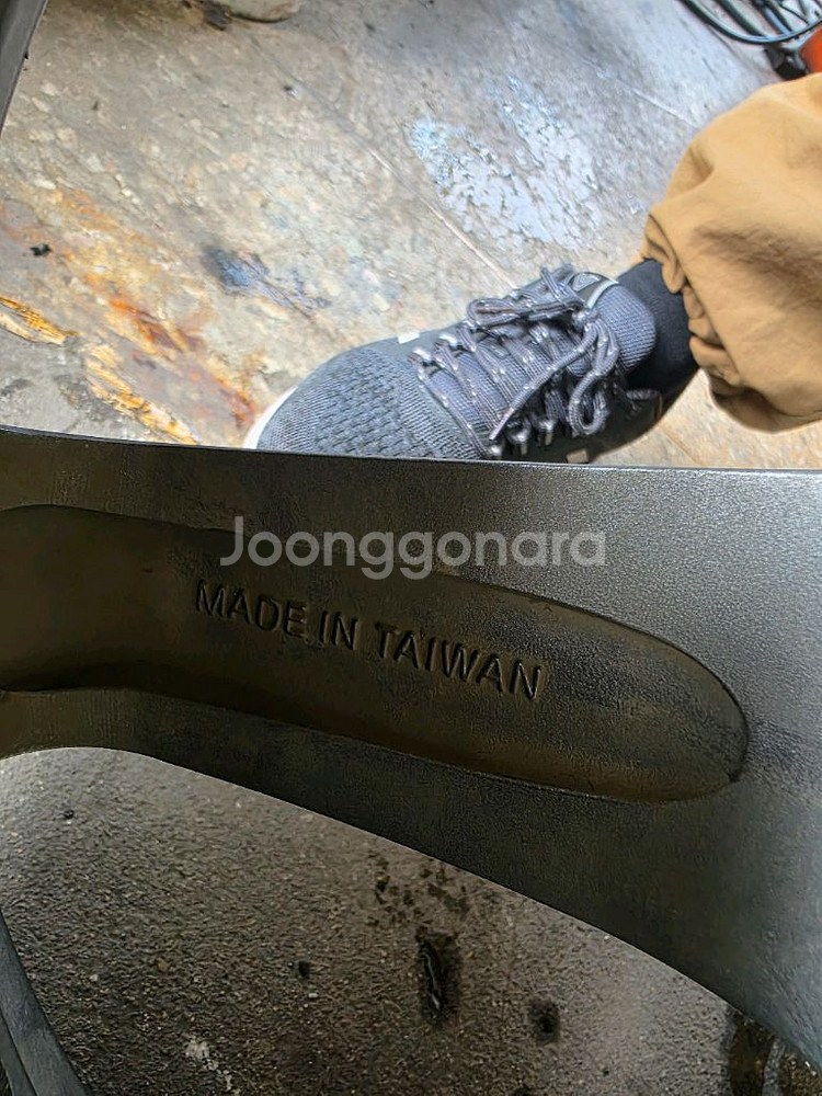 BMW 18인치 블랙 휠 (뒷바퀴 광폭 275/40/--9