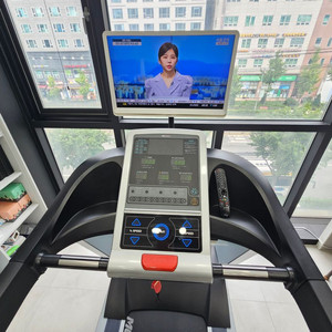 MT300 런닝머신+LG룸앤TV,리모컨 포함