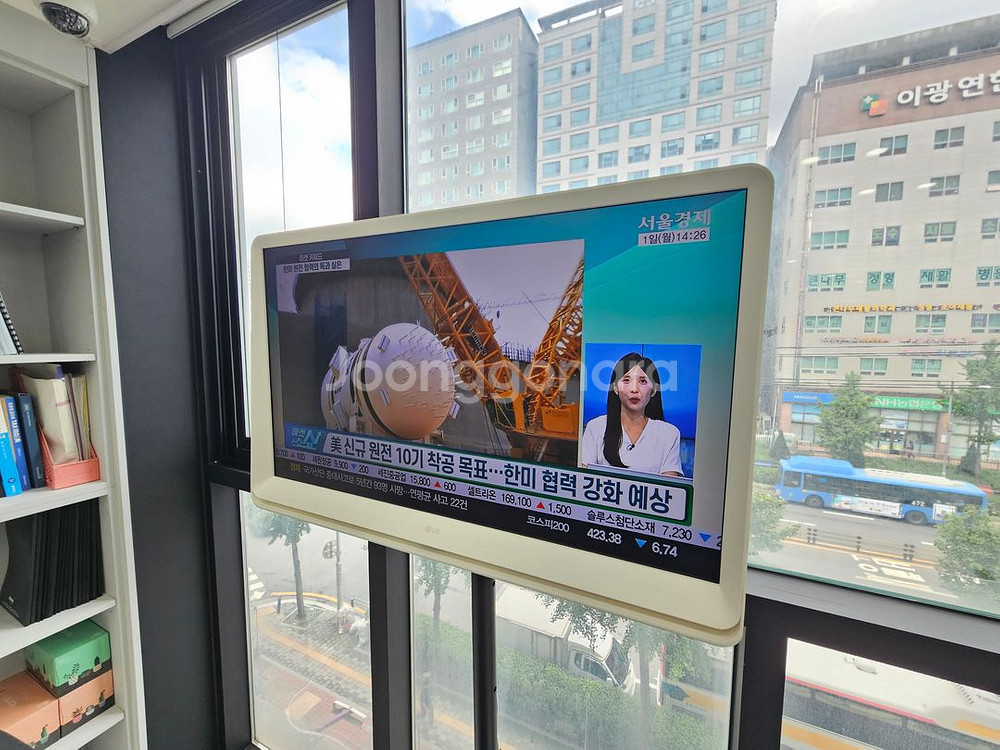 MT300 런닝머신+LG룸앤TV,리모컨 포함--2