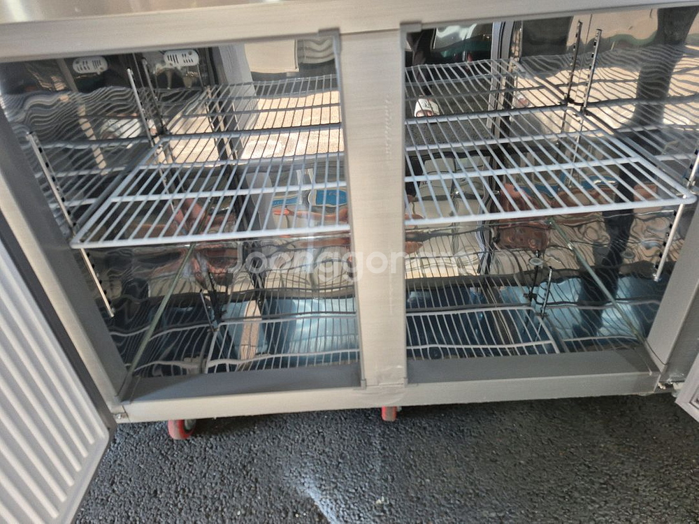 유니크 1500 테이블 냉동고 디지털 직냉식--3