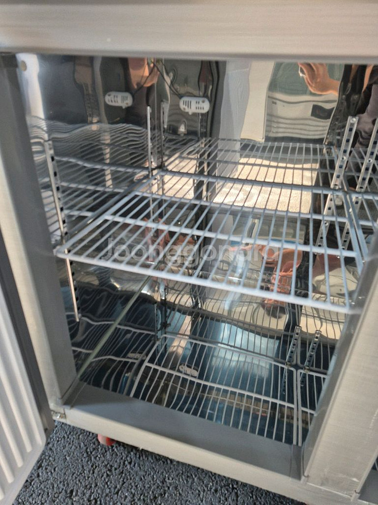 유니크 1500 테이블 냉동고 디지털 직냉식--2