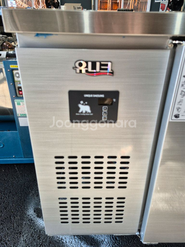 유니크 1500 테이블 냉동고 디지털 직냉식--4