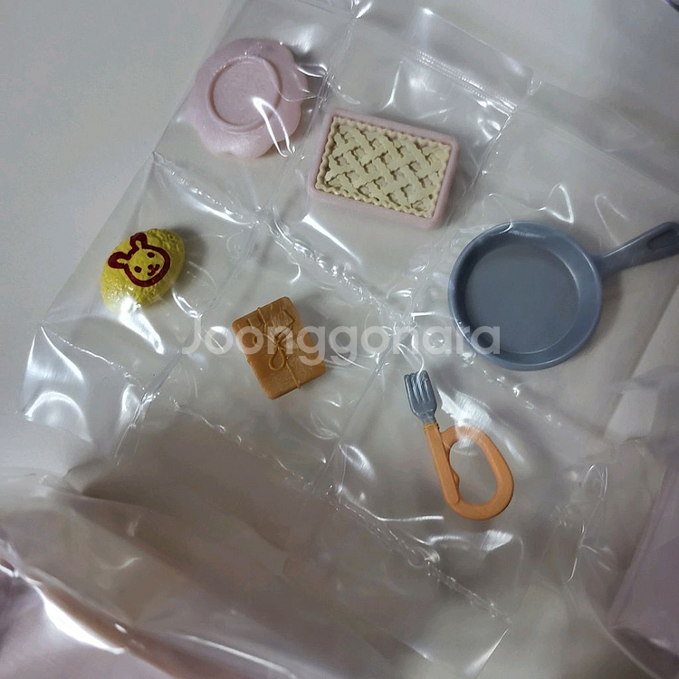 실바니안 초콜릿 토끼 이층집 구성품(인형,가구,소품)--3