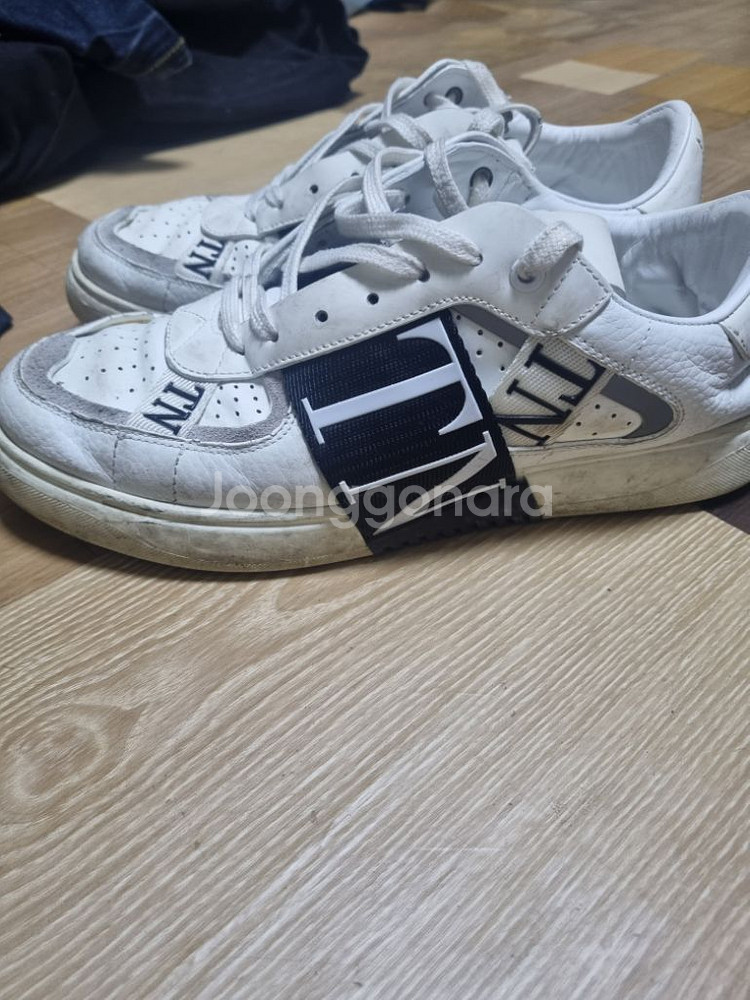 발렌티노 가라바니 로고밴드 스니커즈 사이즈270~275--1