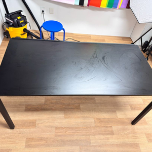 검정 사무용 책상