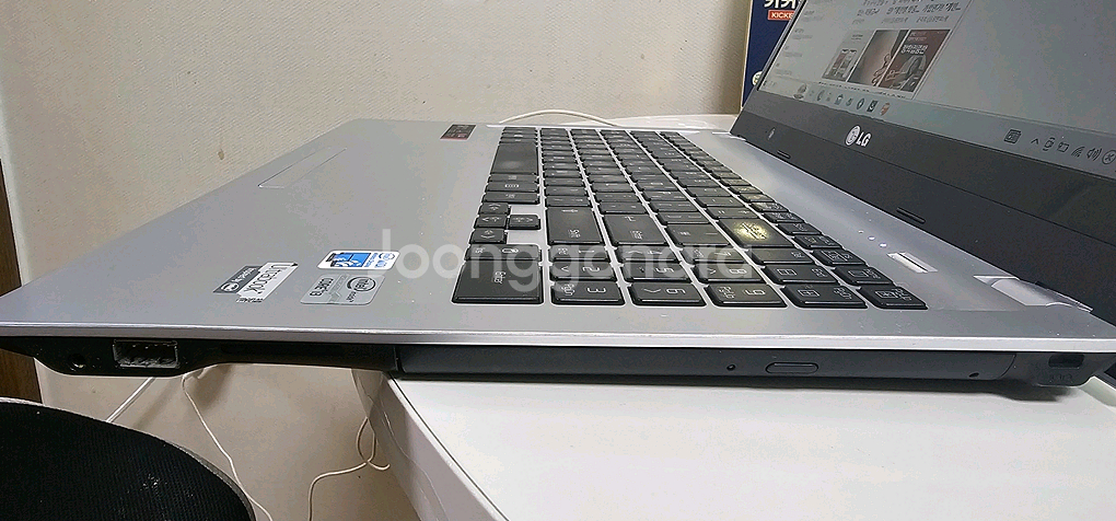 LG 울트라북 U560 15인치 모델--7