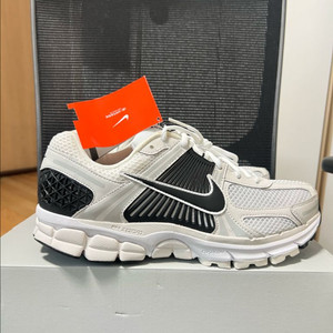 나이키 줌 보메로5 275 새상품