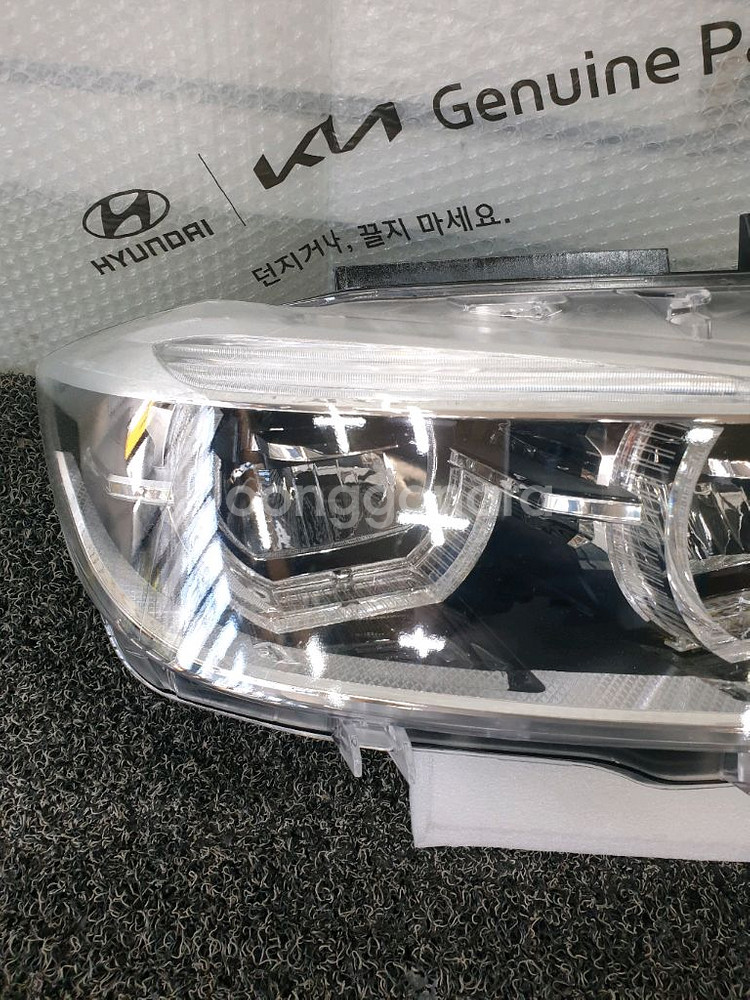 BMW F30 후기형 LED헤드라이트 조수석 팝니다--1