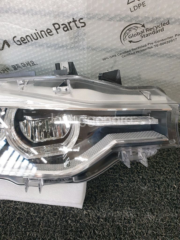 BMW F30 후기형 LED헤드라이트 조수석 팝니다--2