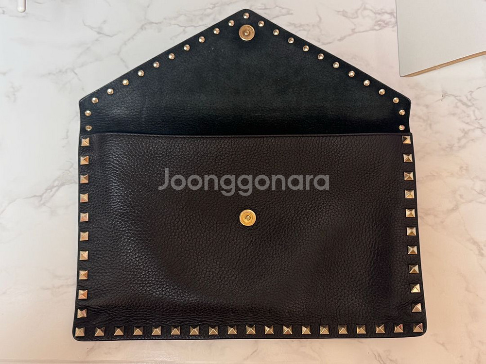 발렌티노 락스터드 클러치 ( 정품 )--1