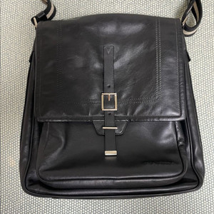 정품 발리 블랙가죽 크로스백