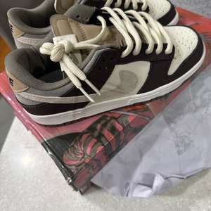 나이키 sb덩크 로우 230사이즈