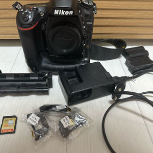 니콘 D750 + 호환 세로그립 판매합니다