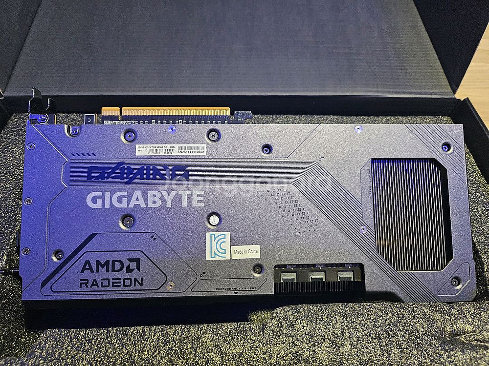 GIGABYTE Radeon RX 9070 XT--5