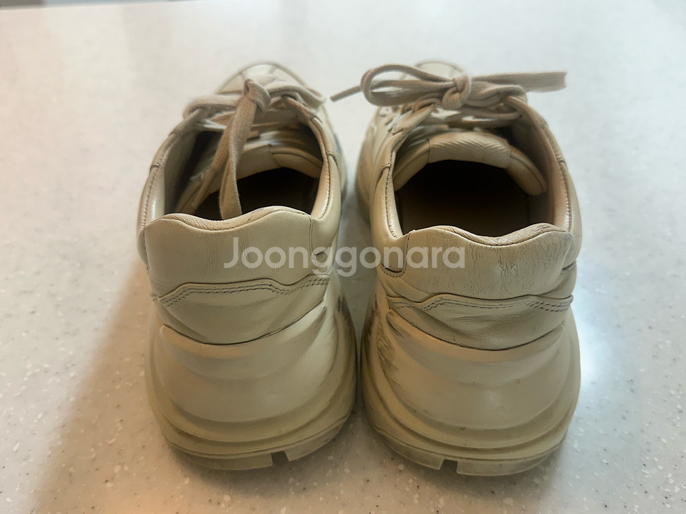 구찌(Gucci)의 라이톤(Rhyton) 레더 스니커즈--2