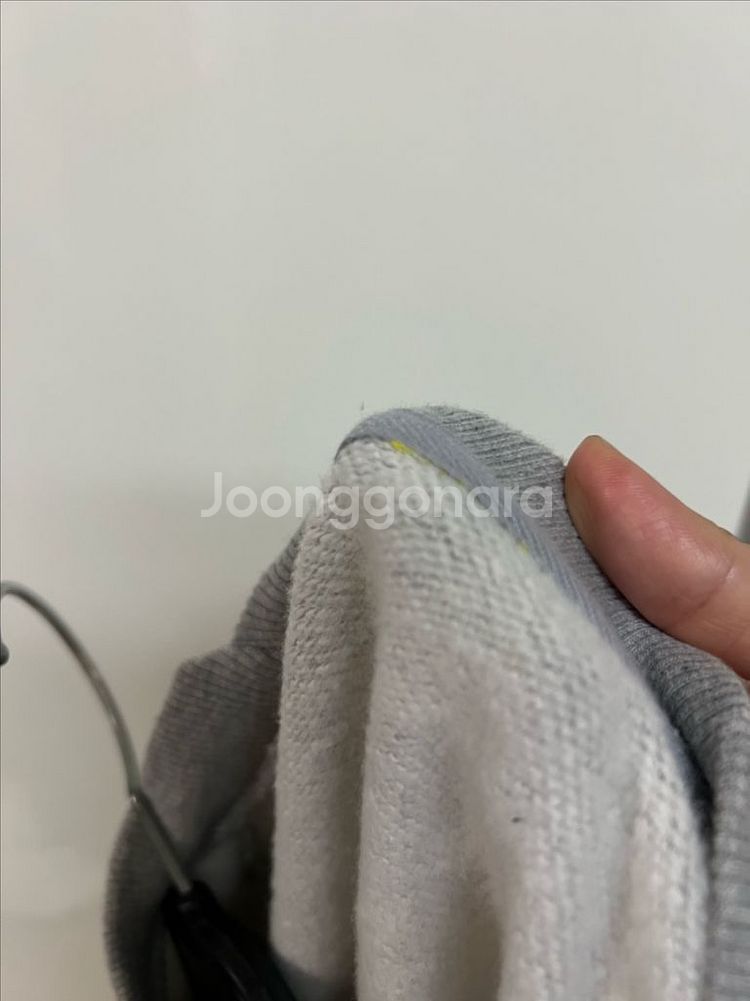 22 럭키슈에뜨 언발 자수 기모 스웻셔츠 맨투맨 티셔츠--9