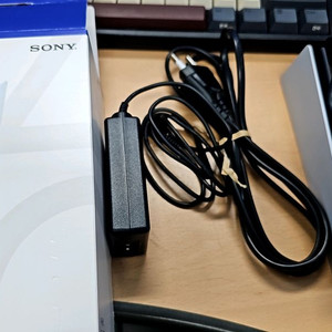 PS5 듀얼센스 정품 충전거치대 팝니다.
