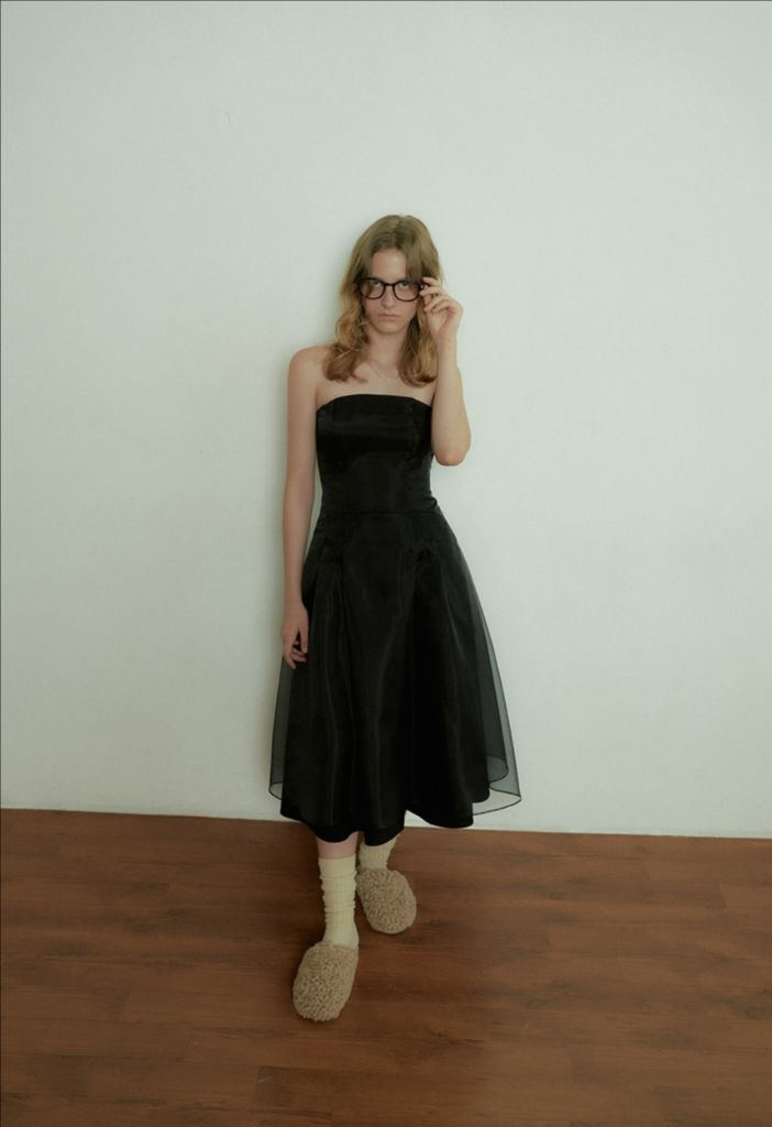 오버듀플레어 튜브탑 오간자 블랙 드레스--1