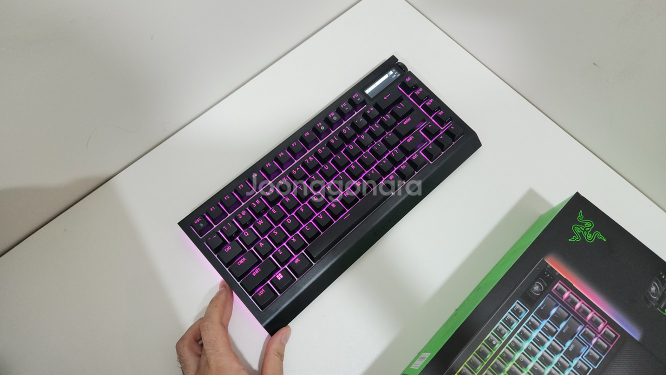 레이저 Blackwidow V4 Pro 키보드--1