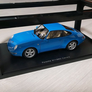 오토아트 1/18 카레라