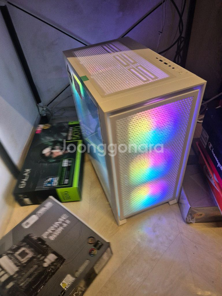 RTX5070 라이젠9600X 편집 게이밍 화이트 본체--1