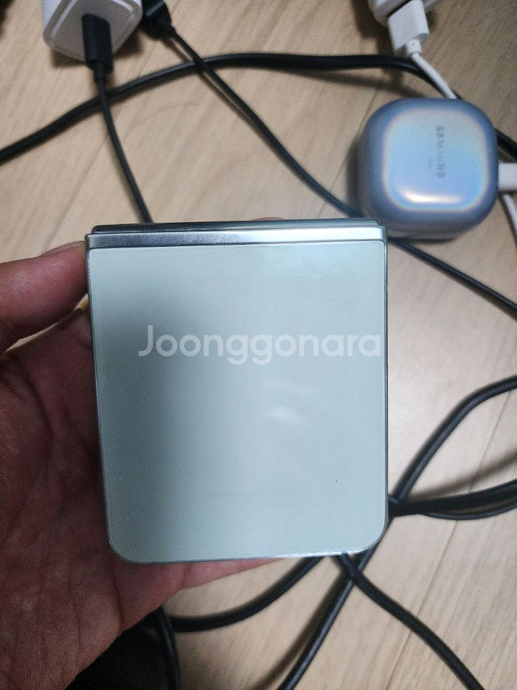 갤럭시Z플립5 512G 자급제풀박스상태 양호--1