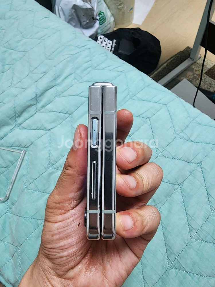 갤럭시Z플립5 512G 자급제풀박스상태 양호--3