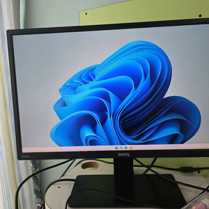 벤큐 24인치 모니터 GW2470H 판매합니다.