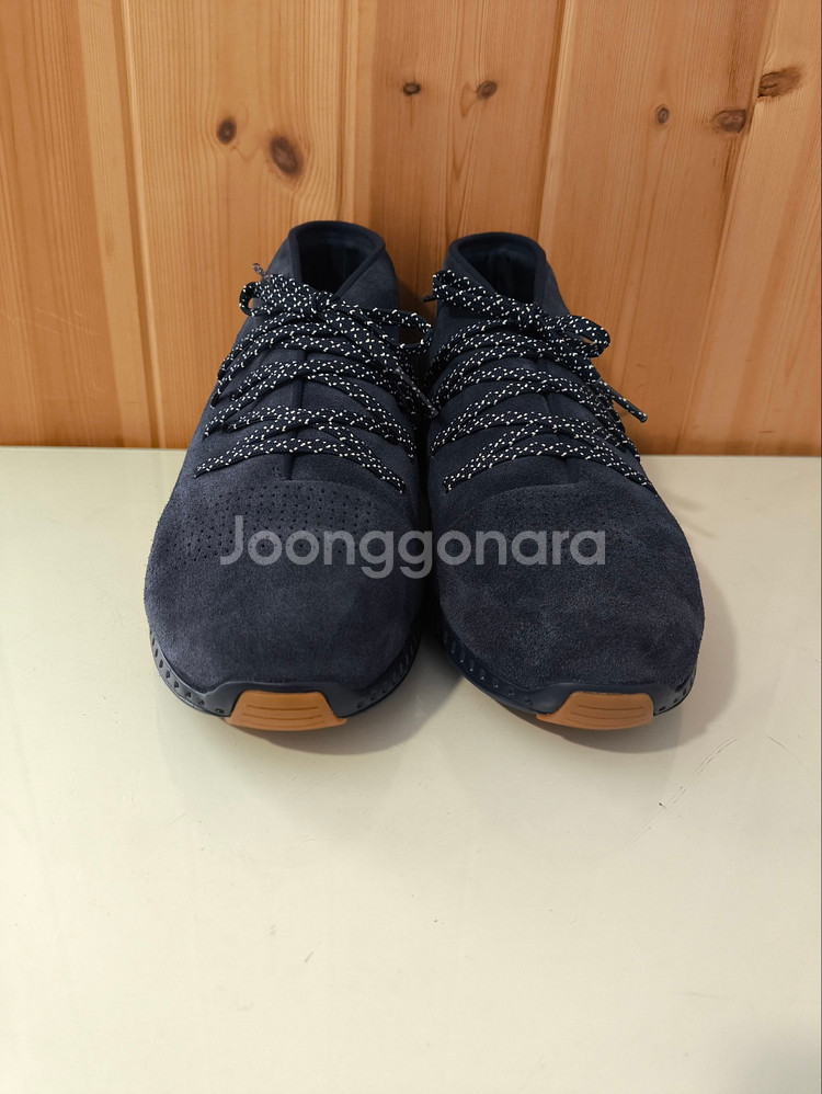 285mm 언더아머 벨로체 미드 스웨이드--2