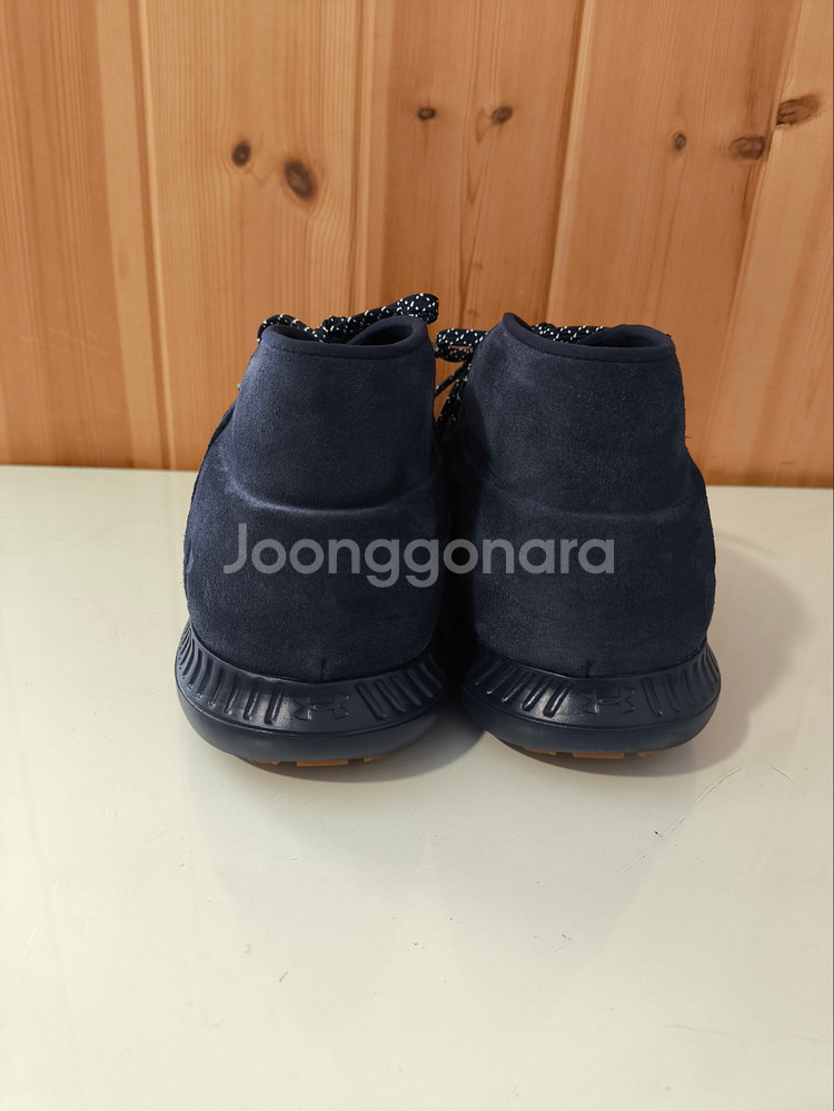 285mm 언더아머 벨로체 미드 스웨이드--7