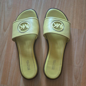 마이클 코어스 샌들