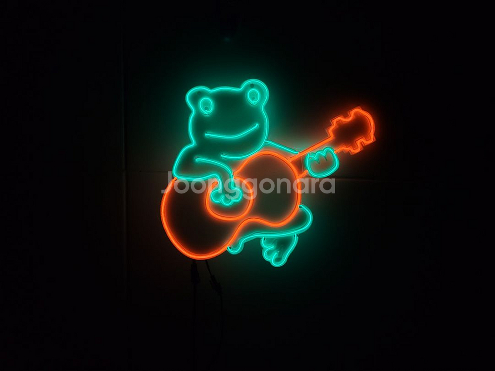 네온사인 개구리 기타 조명--2