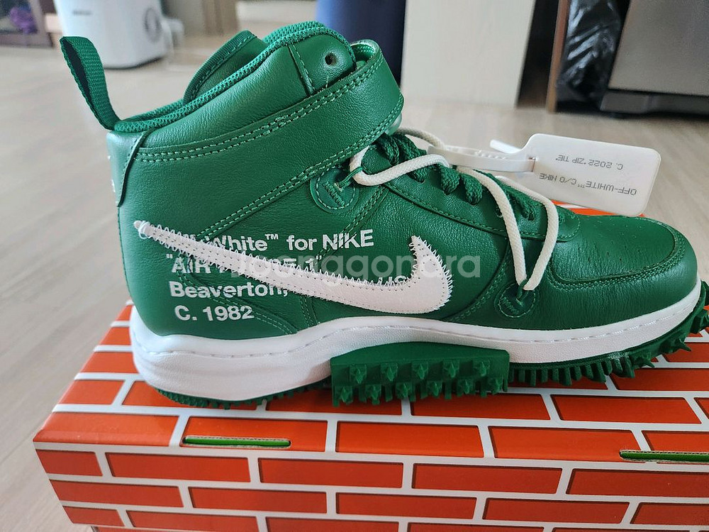 나이키와 오프화이트 콜라보 에어포스1 미드--3