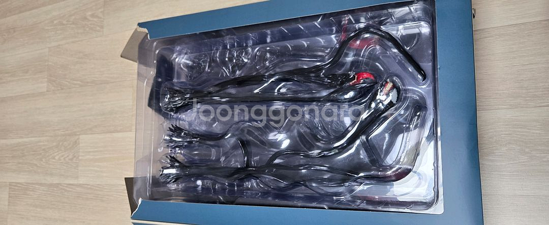 핫토이 베놈 피규어--1