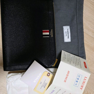 톰브라운 클러치 MAC072A-00198 001