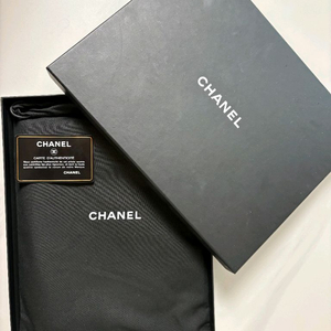 샤넬 클래식 캐비어 미듐 은장 클런치 싸게팔아요