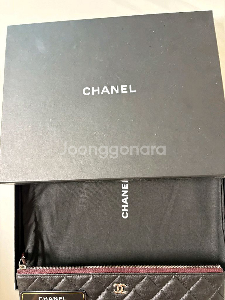 샤넬 클래식 캐비어 미듐 은장 클런치 싸게팔아요--5