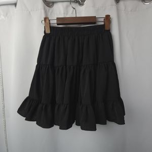 새상품급/ 프릴 치마 블랙/속바지 o /허리 24-27