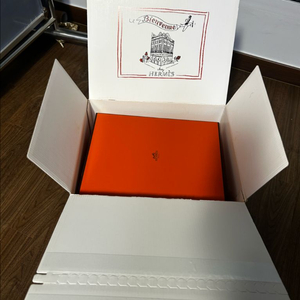 에르메스 Hermes 인더루프 18 박스 판매합니다.
