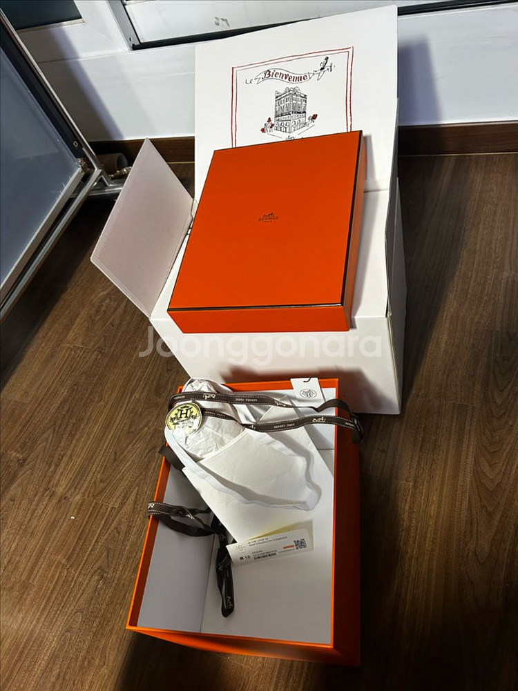 에르메스 Hermes 인더루프 18 박스 판매합니다.--3