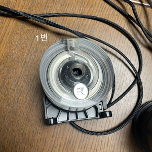 EKWB D5 PWM 수랭 펌프