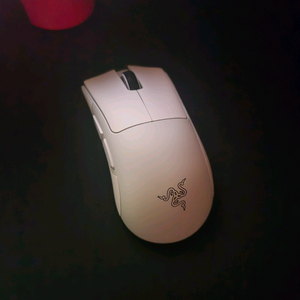 데스에더 V4 PRO 데브사 화이트 팝니다.